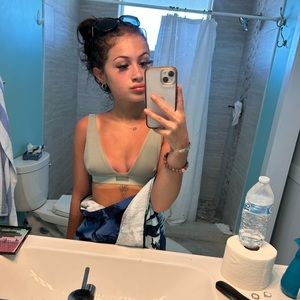 Meet your Posher, Ava